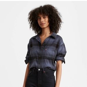 Levi’s cropped flannel